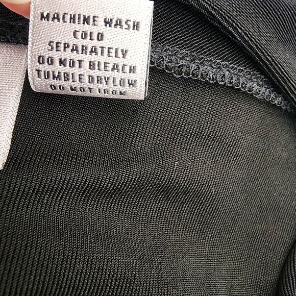 Chico's Travelers Womens Cami Tank Top Size 0 Small 4 Slinky Stretch Knit Black - Picture 8 of 8